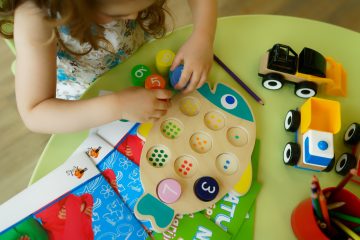 Zabawki drewniane – kształtuj wyobraźnię i poczucie estetyki dziecka od samych narodzin!